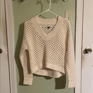 Universal Thread Cream V-Neck Sweater